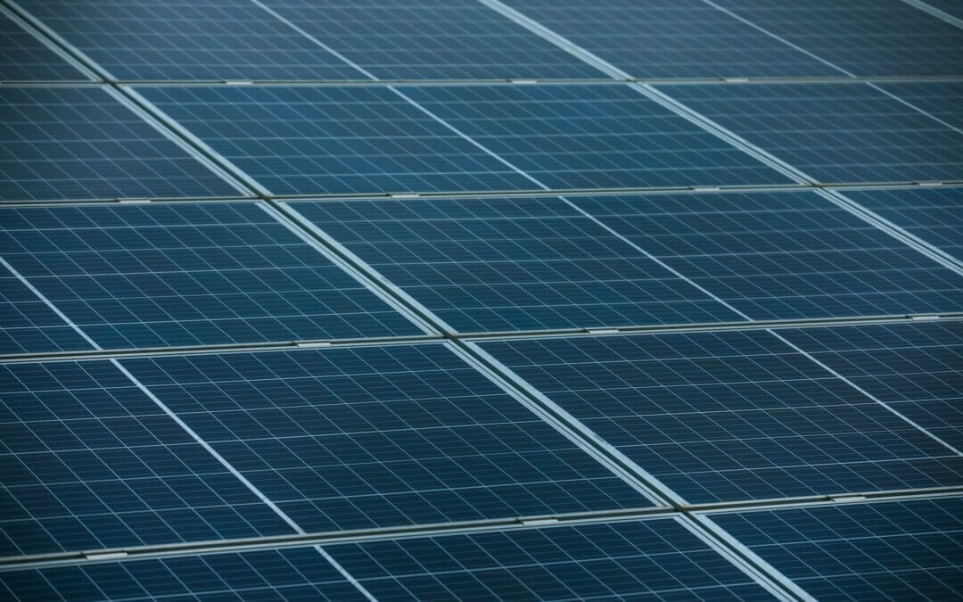 Zonnepanelen in stedelijke gebieden: uitdagingen en oplossingen